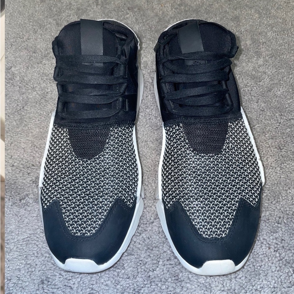 Mens Y-3 black/white sneakers - size 8